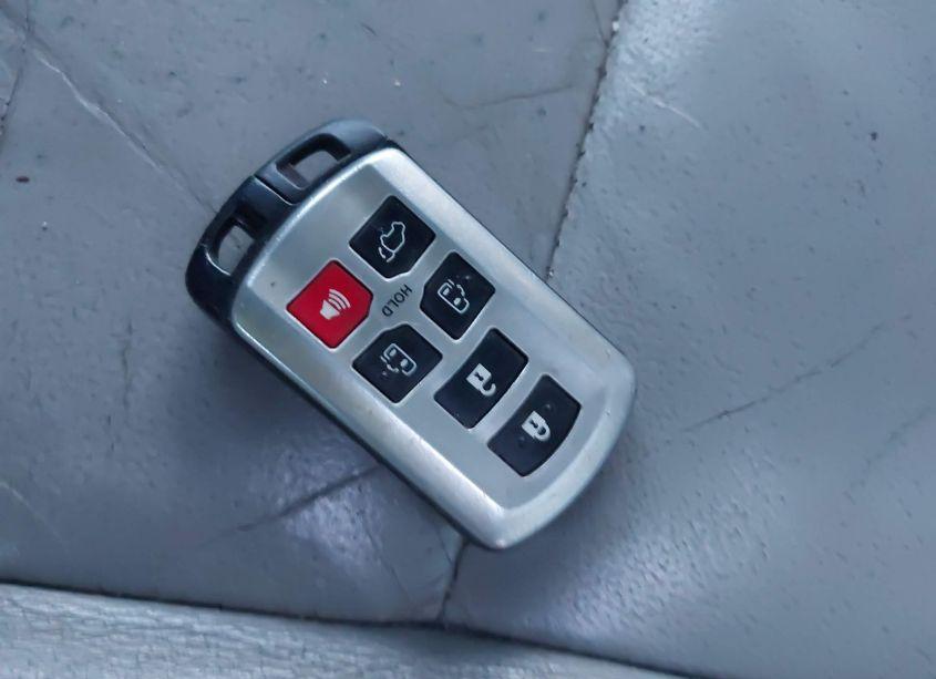 Photo 11 of 2015 Toyota Sienna XLE 8 PASSENGER (VIN 5TDYK3DC6FS604547)