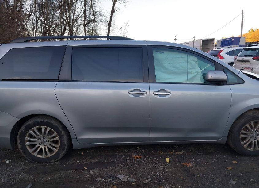 Photo 14 of 2015 Toyota Sienna XLE 8 PASSENGER (VIN 5TDYK3DC6FS604547)