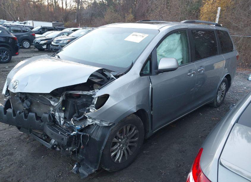 Photo 2 of 2015 Toyota Sienna XLE 8 PASSENGER (VIN 5TDYK3DC6FS604547)