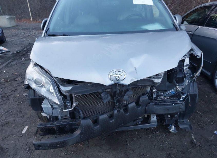 Photo 6 of 2015 Toyota Sienna XLE 8 PASSENGER (VIN 5TDYK3DC6FS604547)