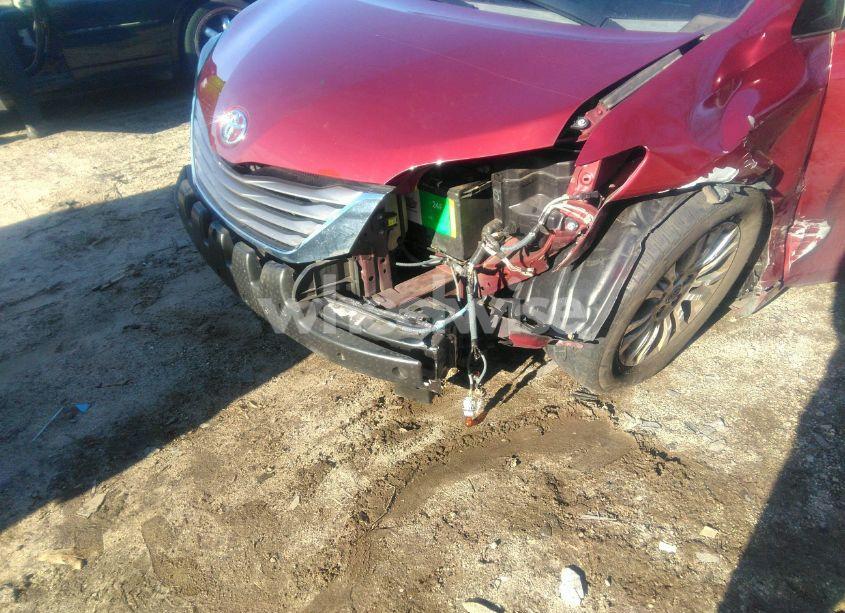 Photo 6 of 2015 Toyota Sienna XLE 8 PASSENGER (VIN 5TDYK3DC6FS649780)