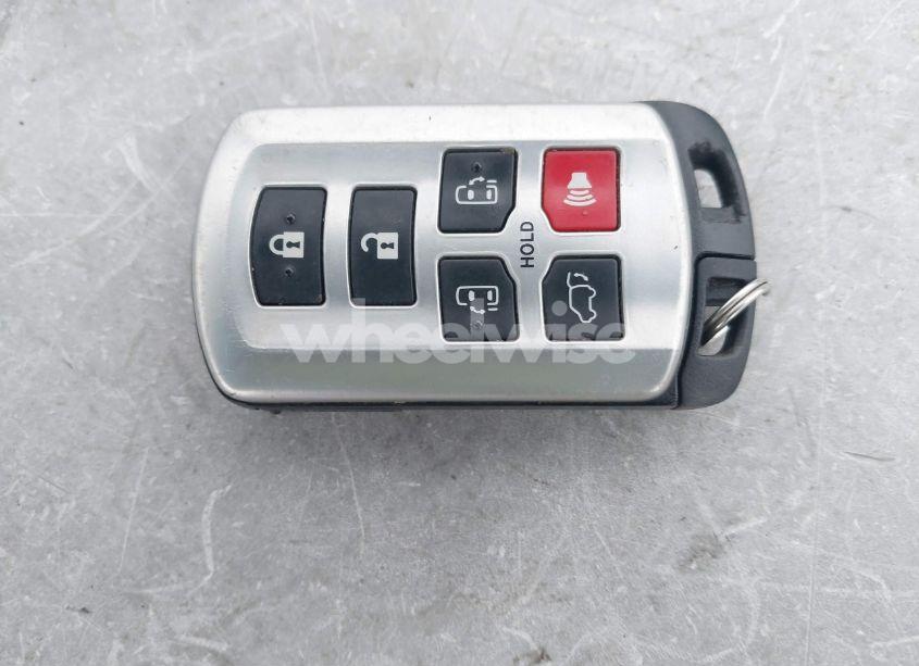 Photo 11 of 2016 Toyota Sienna LIMITED PREMIUM 7 PASSENGER (VIN 5TDYK3DC6GS706142)