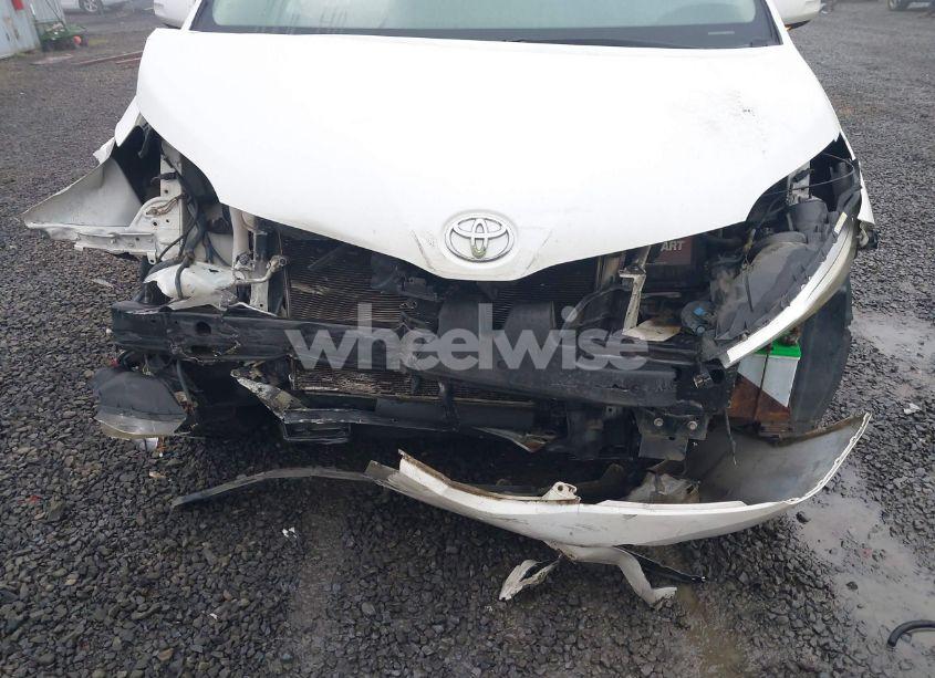 Photo 6 of 2016 Toyota Sienna LIMITED PREMIUM 7 PASSENGER (VIN 5TDYK3DC6GS706142)