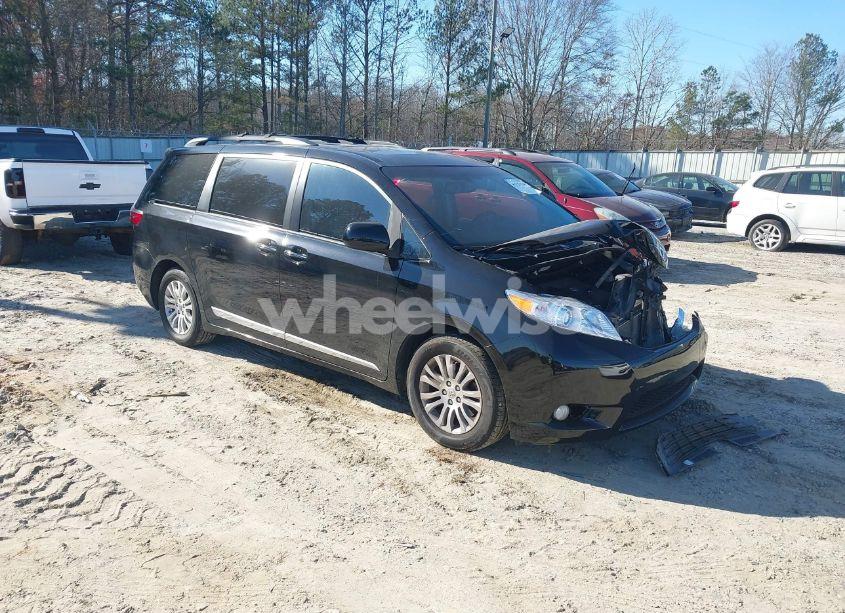 2016 Toyota Sienna XLE 8 PASSENGER (VIN 5TDYK3DC6GS711034) main photo