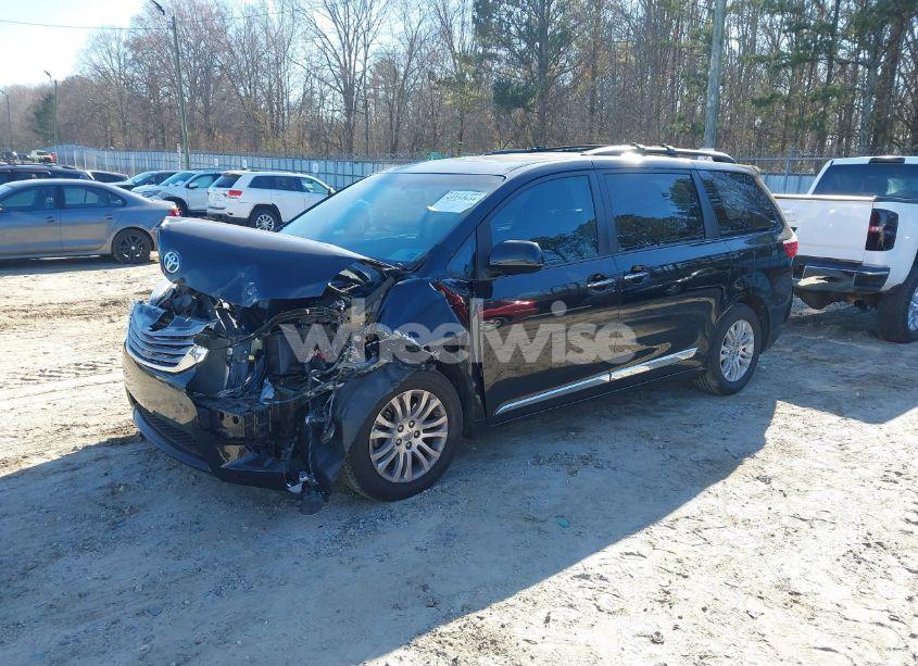 Photo 2 of 2016 Toyota Sienna XLE 8 PASSENGER (VIN 5TDYK3DC6GS711034)