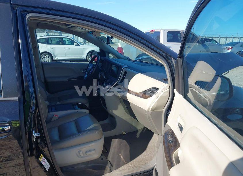 Photo 5 of 2016 Toyota Sienna XLE 8 PASSENGER (VIN 5TDYK3DC6GS711034)