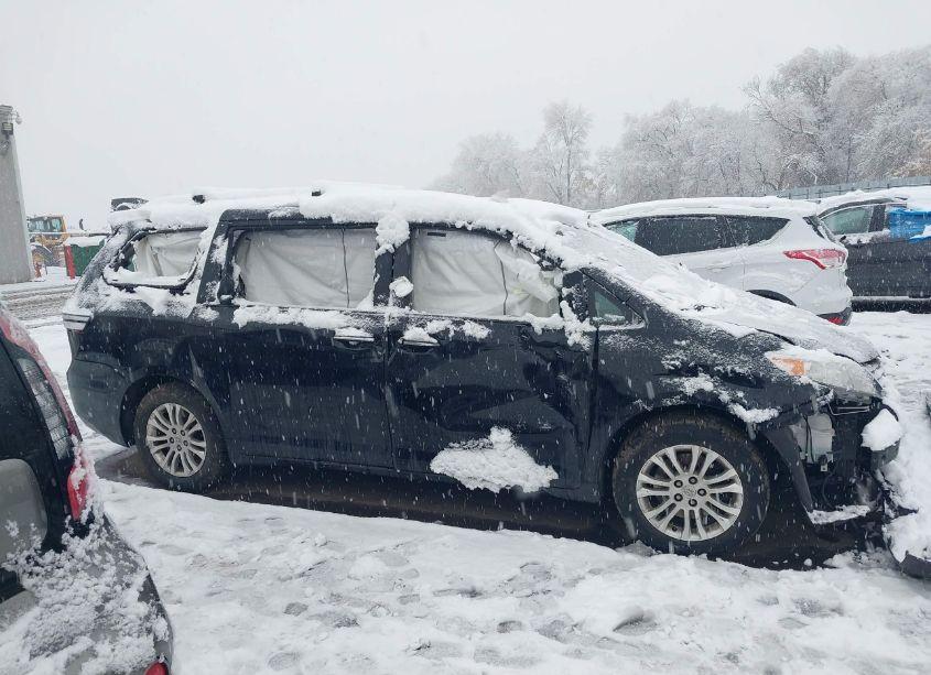 Photo 12 of 2016 Toyota Sienna XLE 8 PASSENGER (VIN 5TDYK3DC6GS718436)