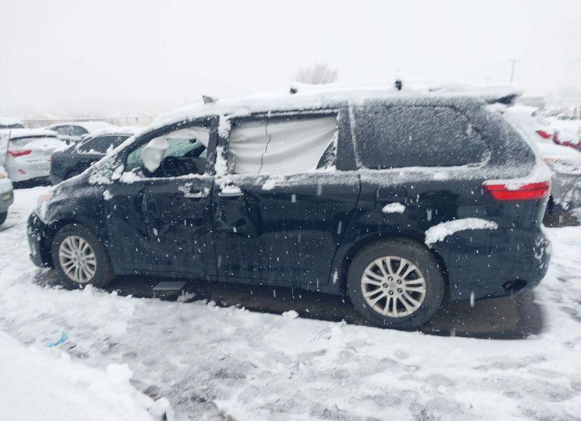 Photo 13 of 2016 Toyota Sienna XLE 8 PASSENGER (VIN 5TDYK3DC6GS718436)