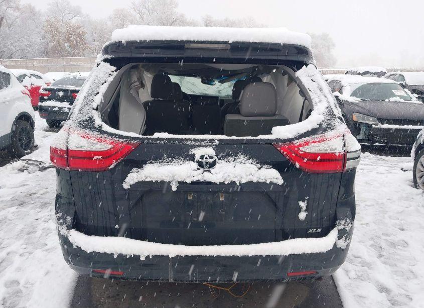 Photo 15 of 2016 Toyota Sienna XLE 8 PASSENGER (VIN 5TDYK3DC6GS718436)