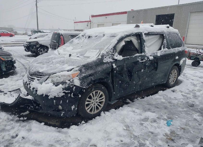 Photo 2 of 2016 Toyota Sienna XLE 8 PASSENGER (VIN 5TDYK3DC6GS718436)