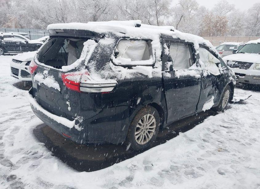 Photo 4 of 2016 Toyota Sienna XLE 8 PASSENGER (VIN 5TDYK3DC6GS718436)