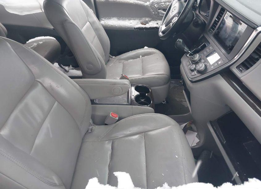 Photo 5 of 2016 Toyota Sienna XLE 8 PASSENGER (VIN 5TDYK3DC6GS718436)