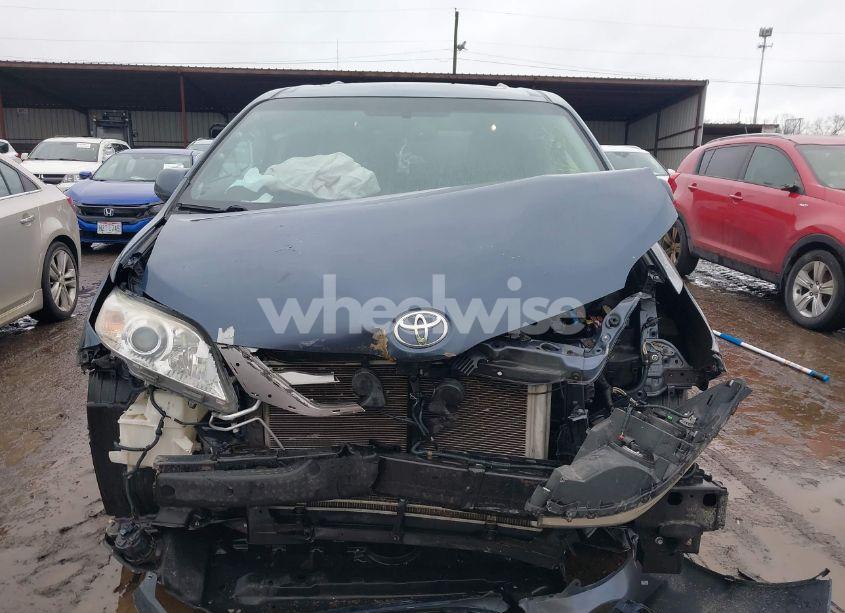 Photo 11 of 2016 Toyota Sienna XLE 8 PASSENGER (VIN 5TDYK3DC6GS724835)