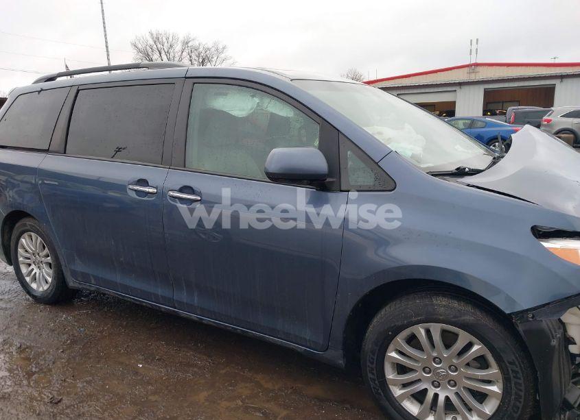 Photo 12 of 2016 Toyota Sienna XLE 8 PASSENGER (VIN 5TDYK3DC6GS724835)