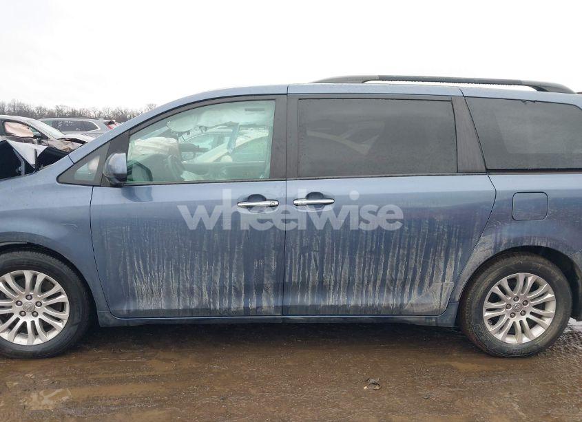 Photo 13 of 2016 Toyota Sienna XLE 8 PASSENGER (VIN 5TDYK3DC6GS724835)