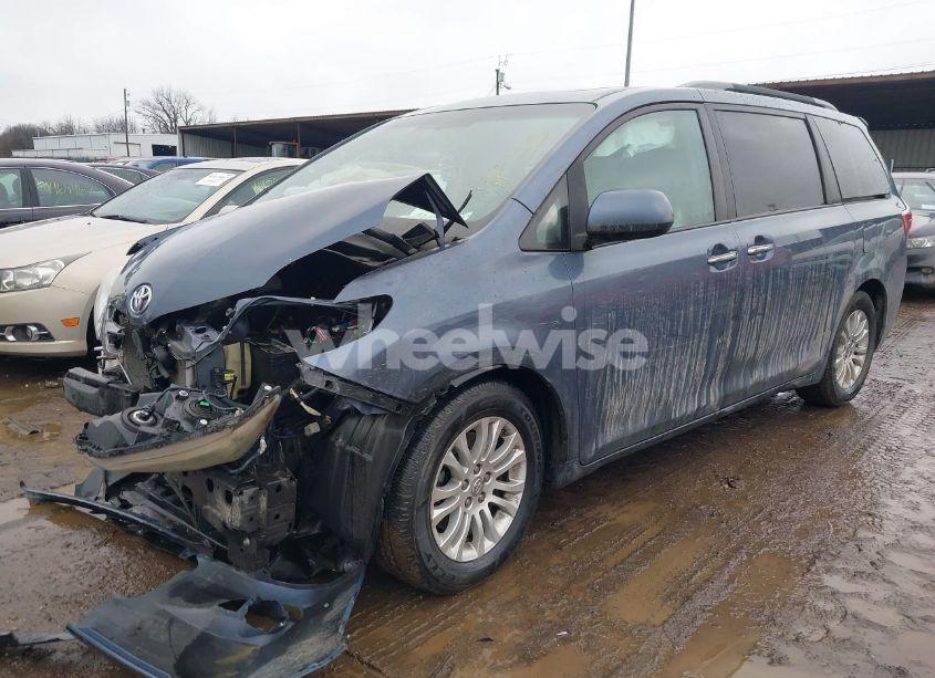 Photo 2 of 2016 Toyota Sienna XLE 8 PASSENGER (VIN 5TDYK3DC6GS724835)