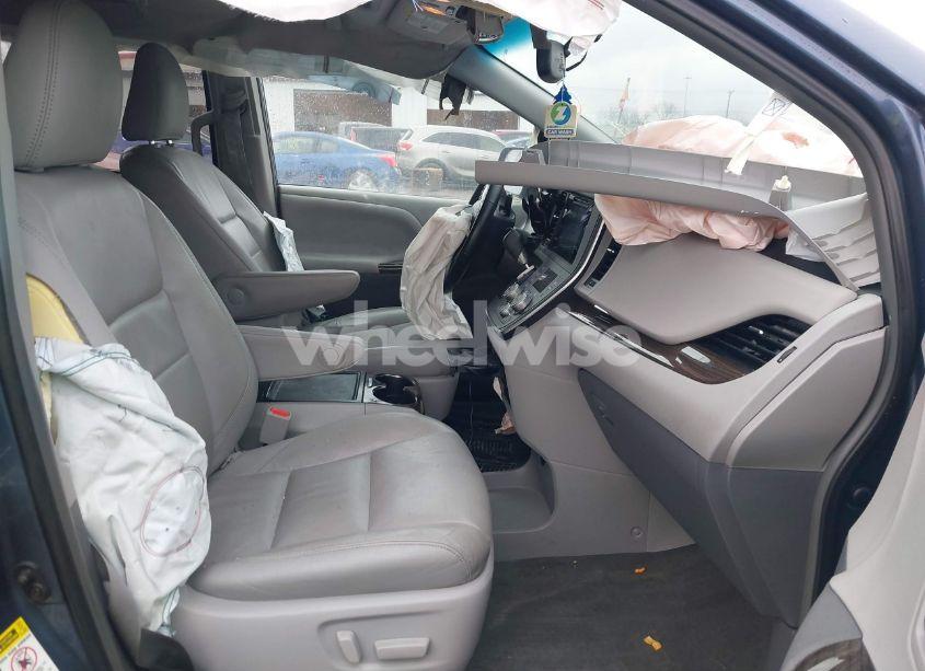 Photo 5 of 2016 Toyota Sienna XLE 8 PASSENGER (VIN 5TDYK3DC6GS724835)