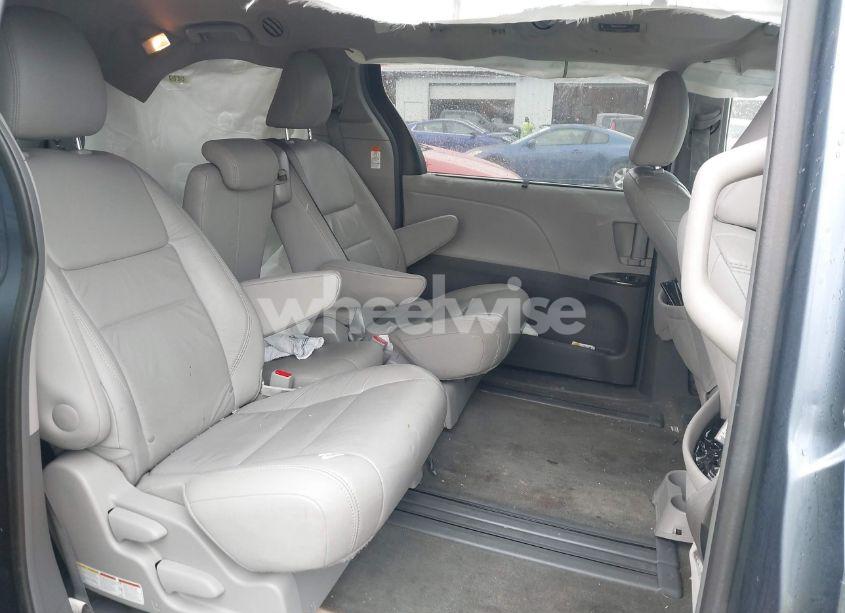 Photo 8 of 2016 Toyota Sienna XLE 8 PASSENGER (VIN 5TDYK3DC6GS724835)