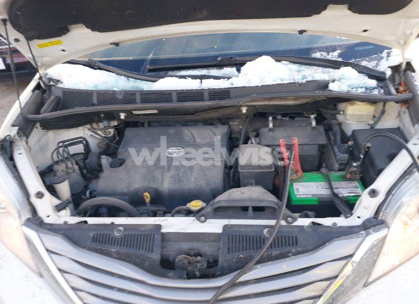 Photo 10 of 2016 Toyota Sienna XLE PREMIUM 8 PASSENGER (VIN 5TDYK3DC6GS754580)