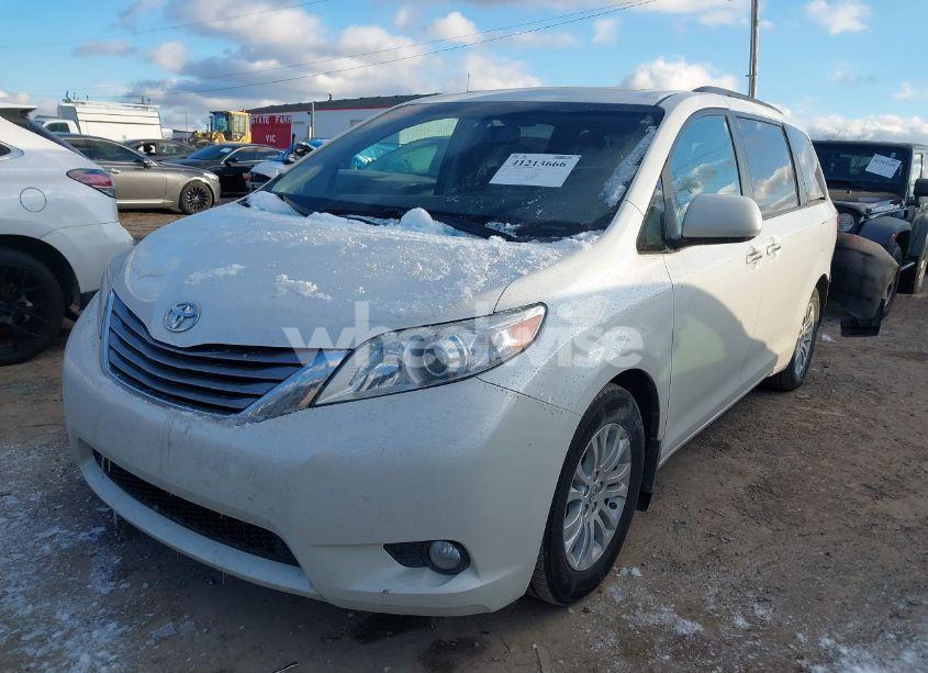 Photo 2 of 2016 Toyota Sienna XLE PREMIUM 8 PASSENGER (VIN 5TDYK3DC6GS754580)