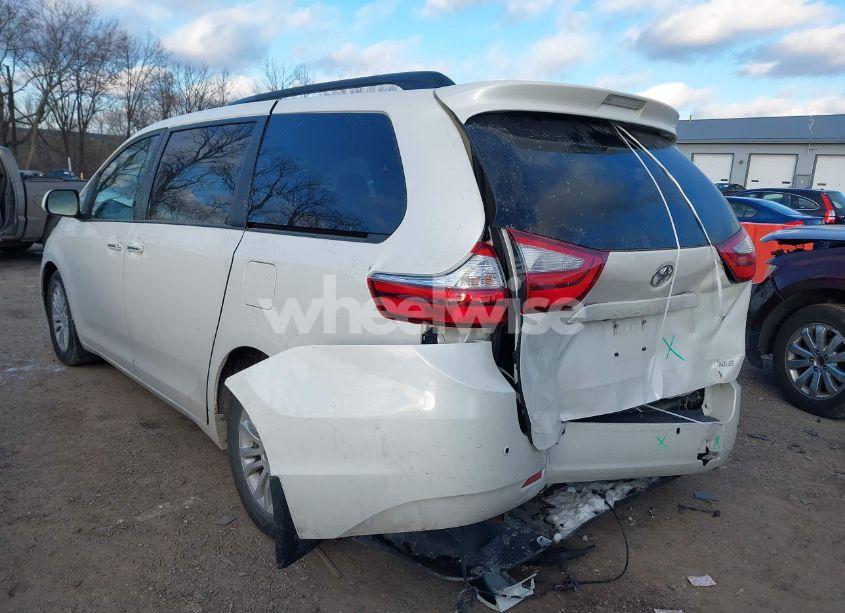 Photo 3 of 2016 Toyota Sienna XLE PREMIUM 8 PASSENGER (VIN 5TDYK3DC6GS754580)