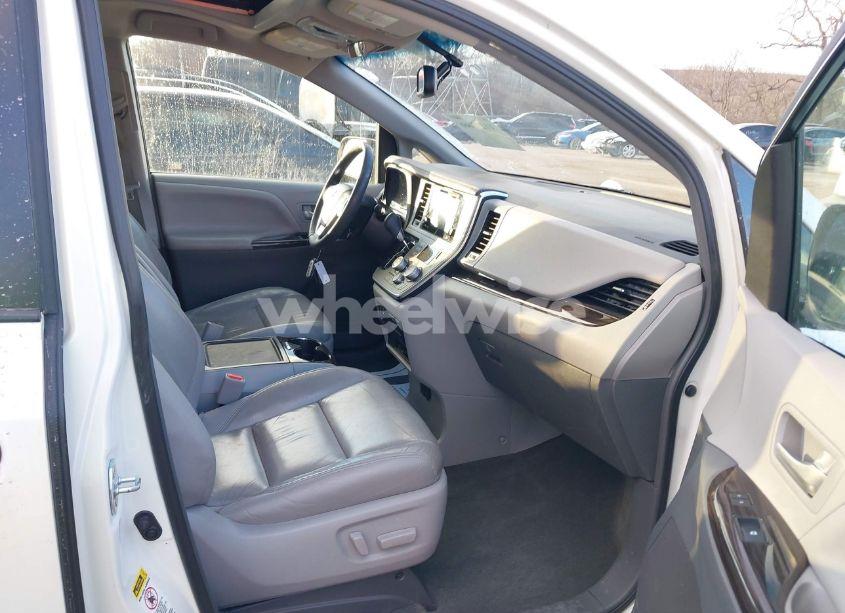 Photo 5 of 2016 Toyota Sienna XLE PREMIUM 8 PASSENGER (VIN 5TDYK3DC6GS754580)