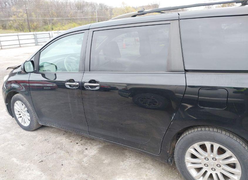 Photo 14 of 2011 Toyota Sienna XLE/LIMITED (VIN 5TDYK3DC7BS011788)