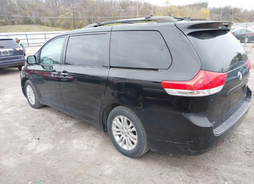 Photo 3 of 2011 Toyota Sienna XLE/LIMITED (VIN 5TDYK3DC7BS011788)