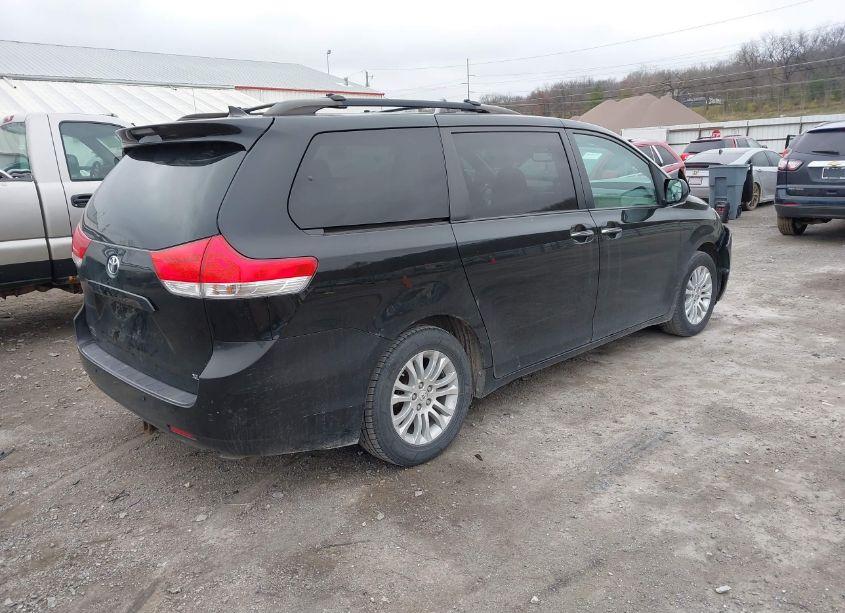 Photo 4 of 2011 Toyota Sienna XLE/LIMITED (VIN 5TDYK3DC7BS011788)