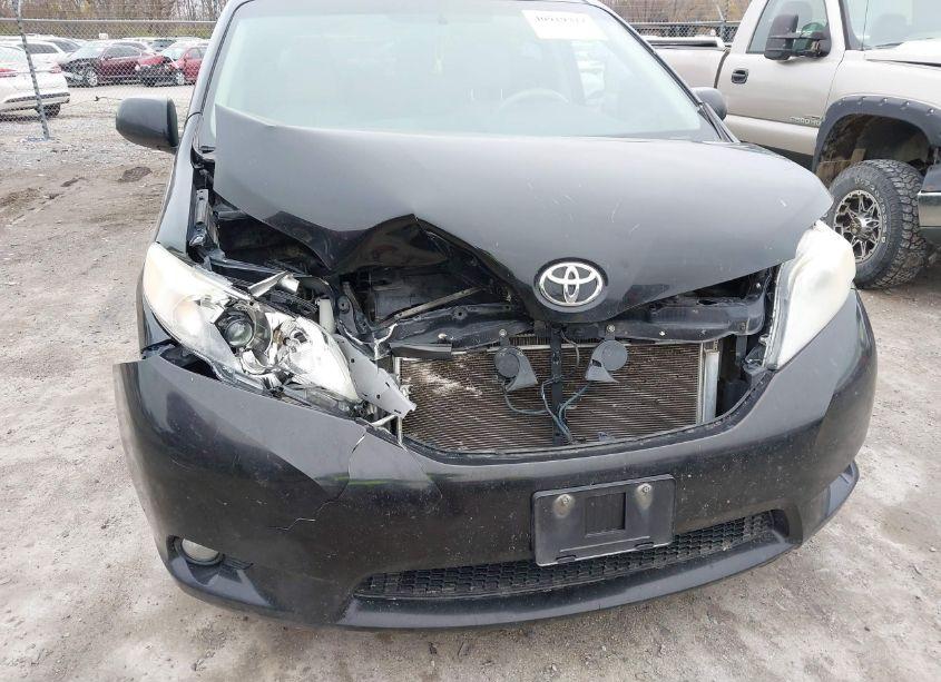 Photo 6 of 2011 Toyota Sienna XLE/LIMITED (VIN 5TDYK3DC7BS011788)