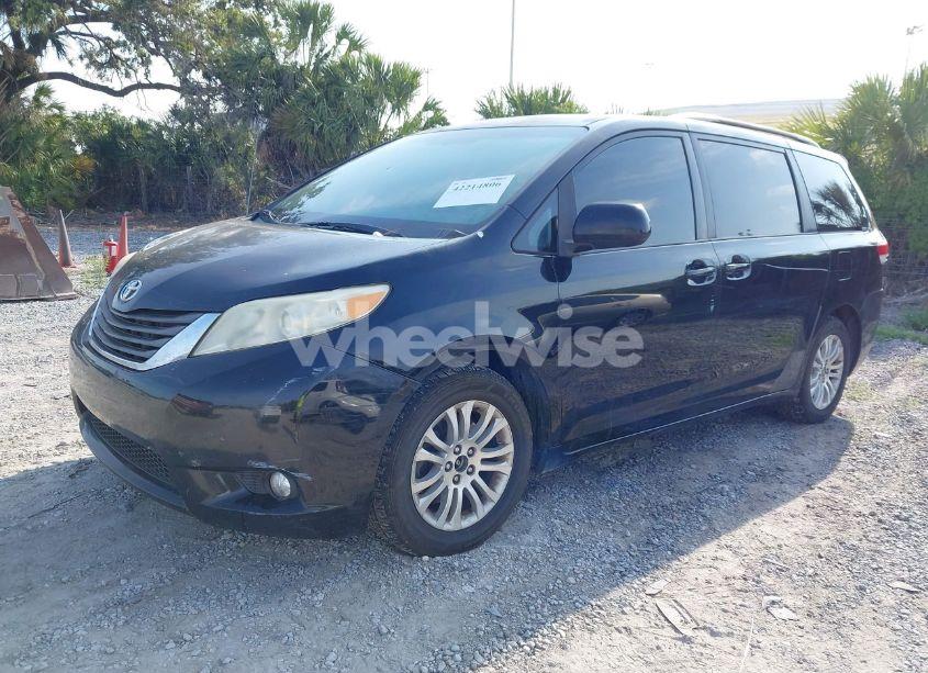 Photo 2 of 2011 Toyota Sienna XLE V6 (VIN 5TDYK3DC7BS051241)