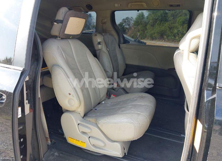 Photo 8 of 2011 Toyota Sienna XLE V6 (VIN 5TDYK3DC7BS051241)