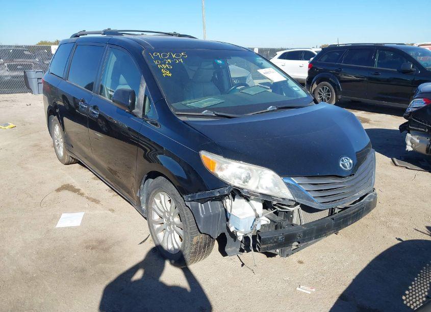 2011 Toyota Sienna XLE V6 (VIN 5TDYK3DC7BS116511) main photo