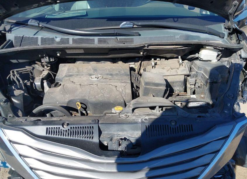 Photo 10 of 2011 Toyota Sienna XLE V6 (VIN 5TDYK3DC7BS116511)