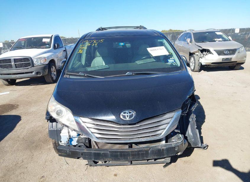 Photo 12 of 2011 Toyota Sienna XLE V6 (VIN 5TDYK3DC7BS116511)