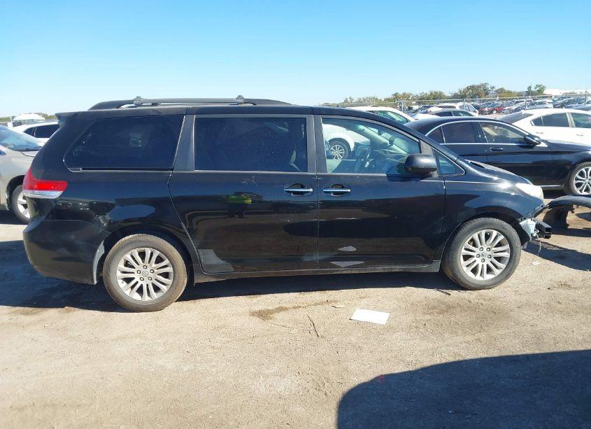 Photo 13 of 2011 Toyota Sienna XLE V6 (VIN 5TDYK3DC7BS116511)