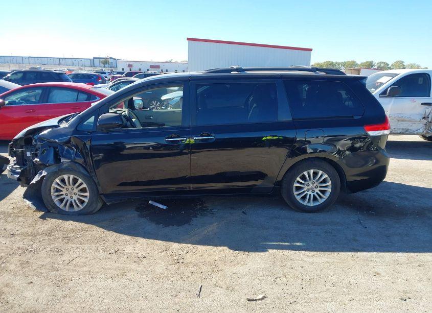 Photo 14 of 2011 Toyota Sienna XLE V6 (VIN 5TDYK3DC7BS116511)
