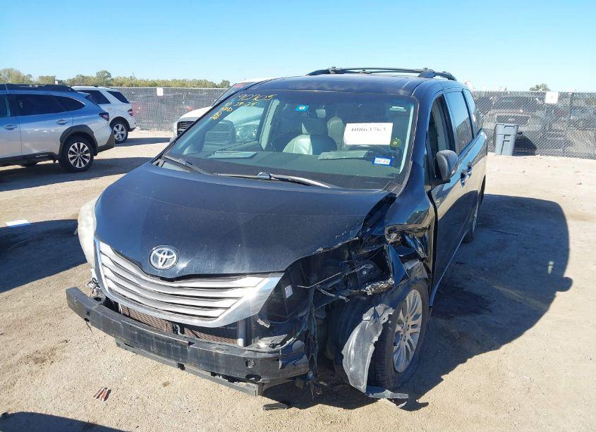 Photo 2 of 2011 Toyota Sienna XLE V6 (VIN 5TDYK3DC7BS116511)