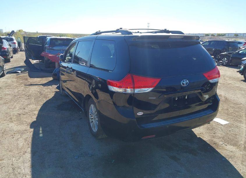 Photo 3 of 2011 Toyota Sienna XLE V6 (VIN 5TDYK3DC7BS116511)