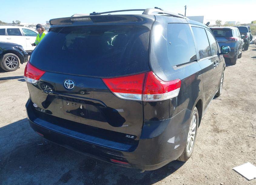 Photo 4 of 2011 Toyota Sienna XLE V6 (VIN 5TDYK3DC7BS116511)