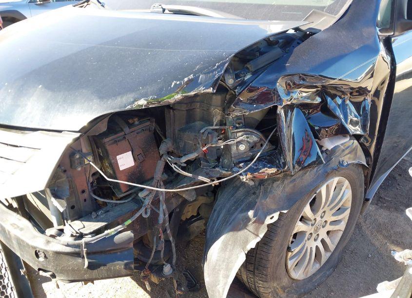 Photo 6 of 2011 Toyota Sienna XLE V6 (VIN 5TDYK3DC7BS116511)