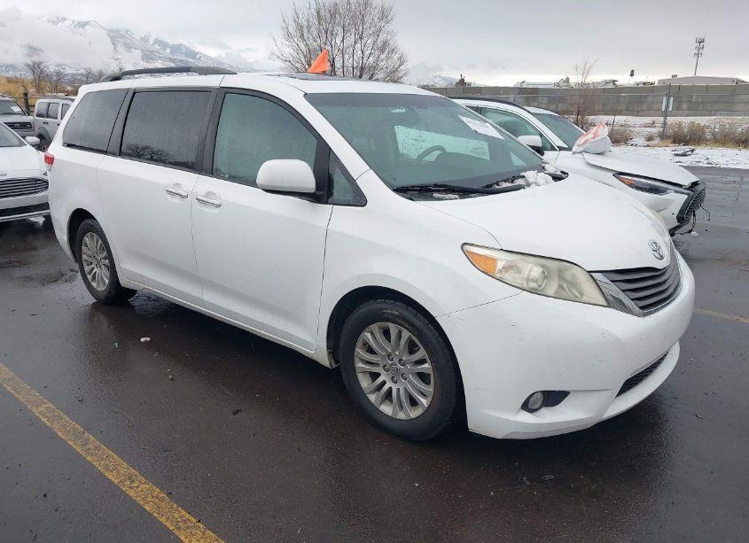 2011 Toyota Sienna XLE/LIMITED (VIN 5TDYK3DC7BS151162) main photo