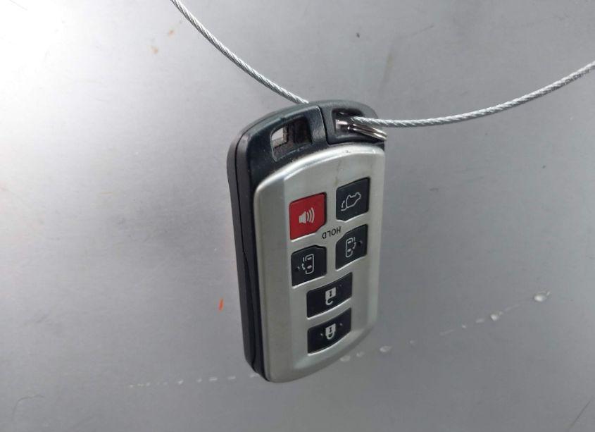 Photo 11 of 2011 Toyota Sienna XLE/LIMITED (VIN 5TDYK3DC7BS151162)