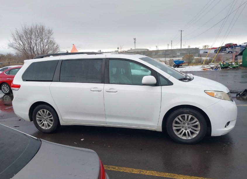 Photo 13 of 2011 Toyota Sienna XLE/LIMITED (VIN 5TDYK3DC7BS151162)