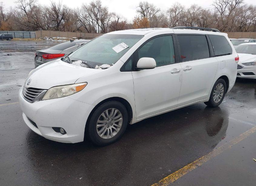 Photo 2 of 2011 Toyota Sienna XLE/LIMITED (VIN 5TDYK3DC7BS151162)