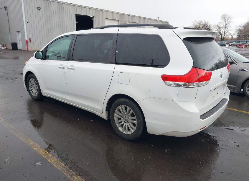 Photo 3 of 2011 Toyota Sienna XLE/LIMITED (VIN 5TDYK3DC7BS151162)