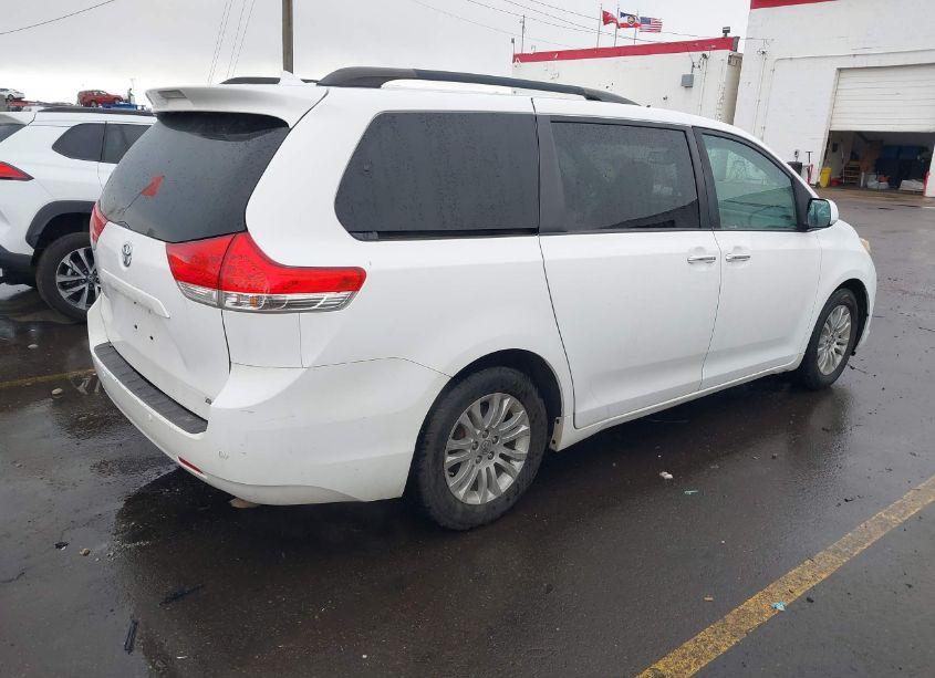 Photo 4 of 2011 Toyota Sienna XLE/LIMITED (VIN 5TDYK3DC7BS151162)