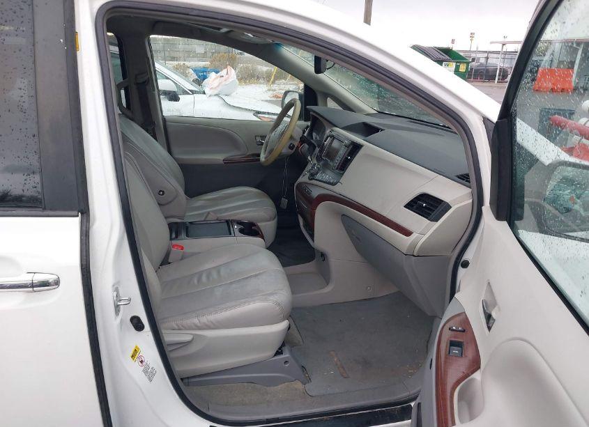 Photo 5 of 2011 Toyota Sienna XLE/LIMITED (VIN 5TDYK3DC7BS151162)