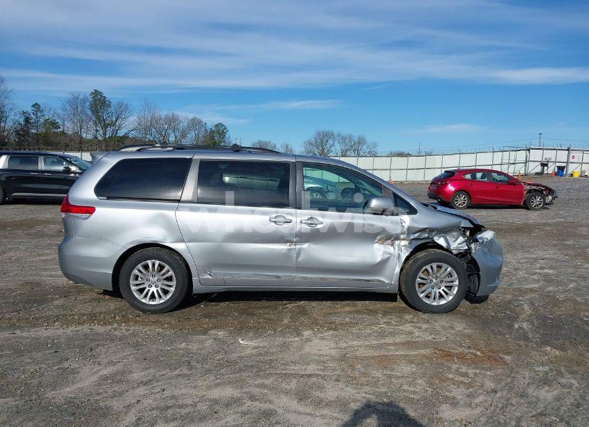 Photo 14 of 2011 Toyota Sienna XLE V6 (VIN 5TDYK3DC7BS159469)