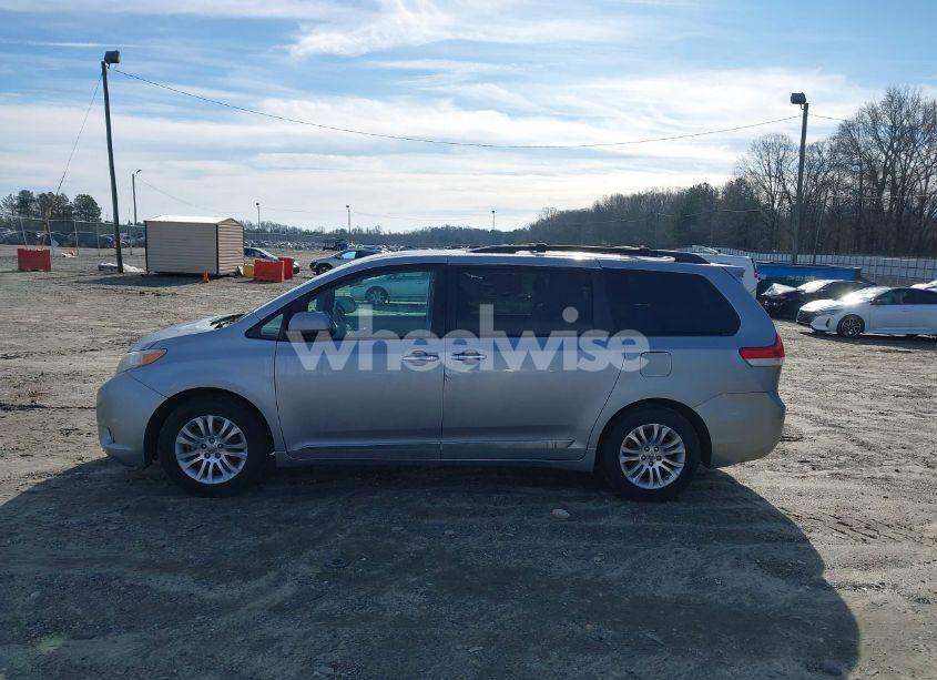 Photo 15 of 2011 Toyota Sienna XLE V6 (VIN 5TDYK3DC7BS159469)